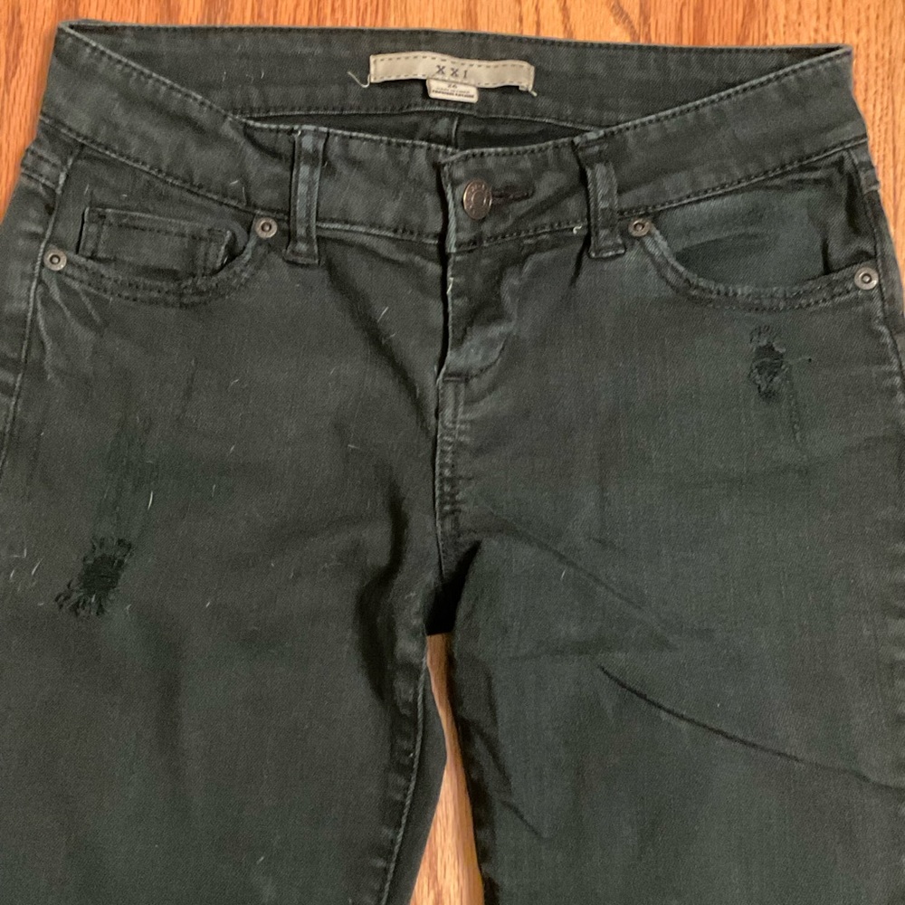 Forever 21 Jeans, Faded Black, 5-Pockets Frayed Knees Raw Hem, 1% Spandex, Sz 26 - Picture 2 of 9